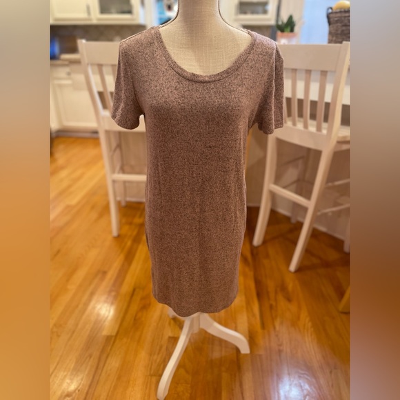 💜 5 for $25 or 3 for $18 Heart & Hips tan knitted short sleeve tunic dre… - Picture 1 of 7